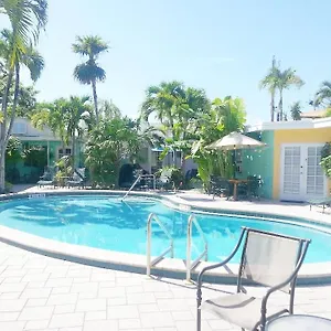 Guest house Alexander Palms Court - No Hidden Fees!, Key West