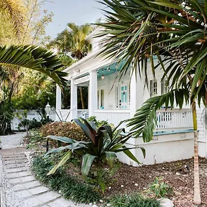 Inn Deluxe King With Balcony - At House With Parking!, Key West
