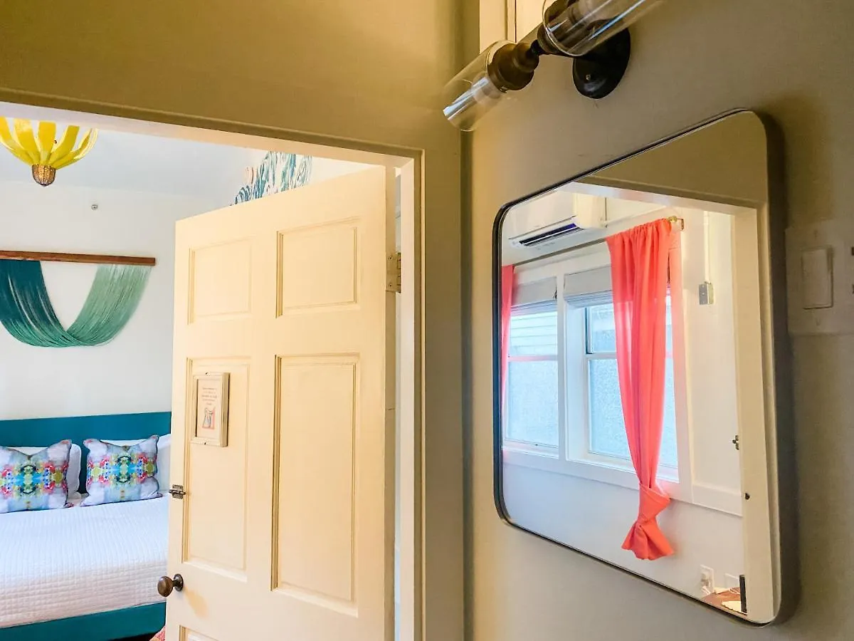 Marreros Guest Mansion - Adult Only Bed and Breakfast Key West